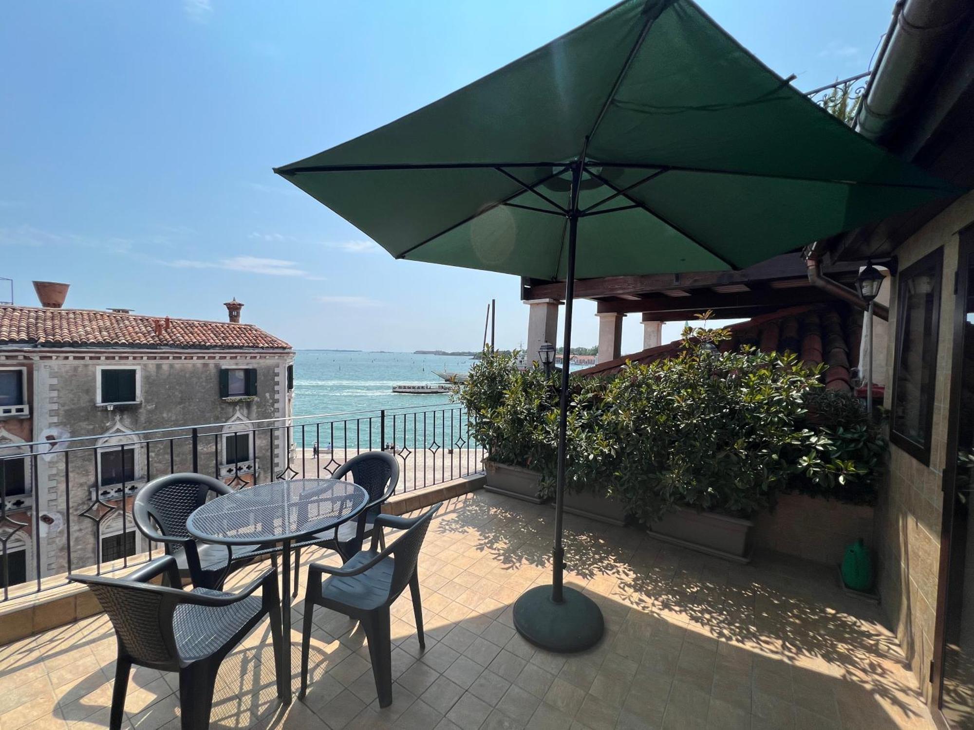 Ca' Delfina Holiday Home Venedik Dış mekan fotoğraf
