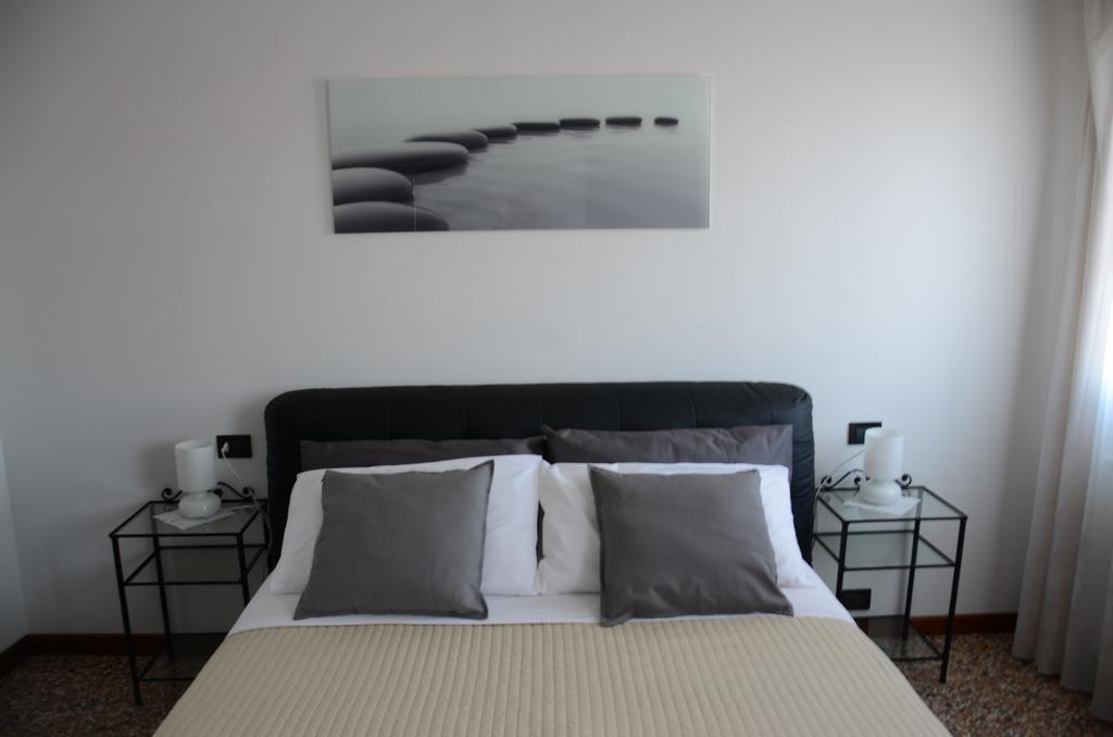 Ca' Delfina Holiday Home Venedik Oda fotoğraf