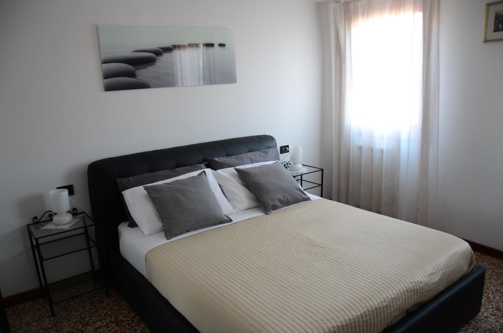 Ca' Delfina Holiday Home Venedik Oda fotoğraf