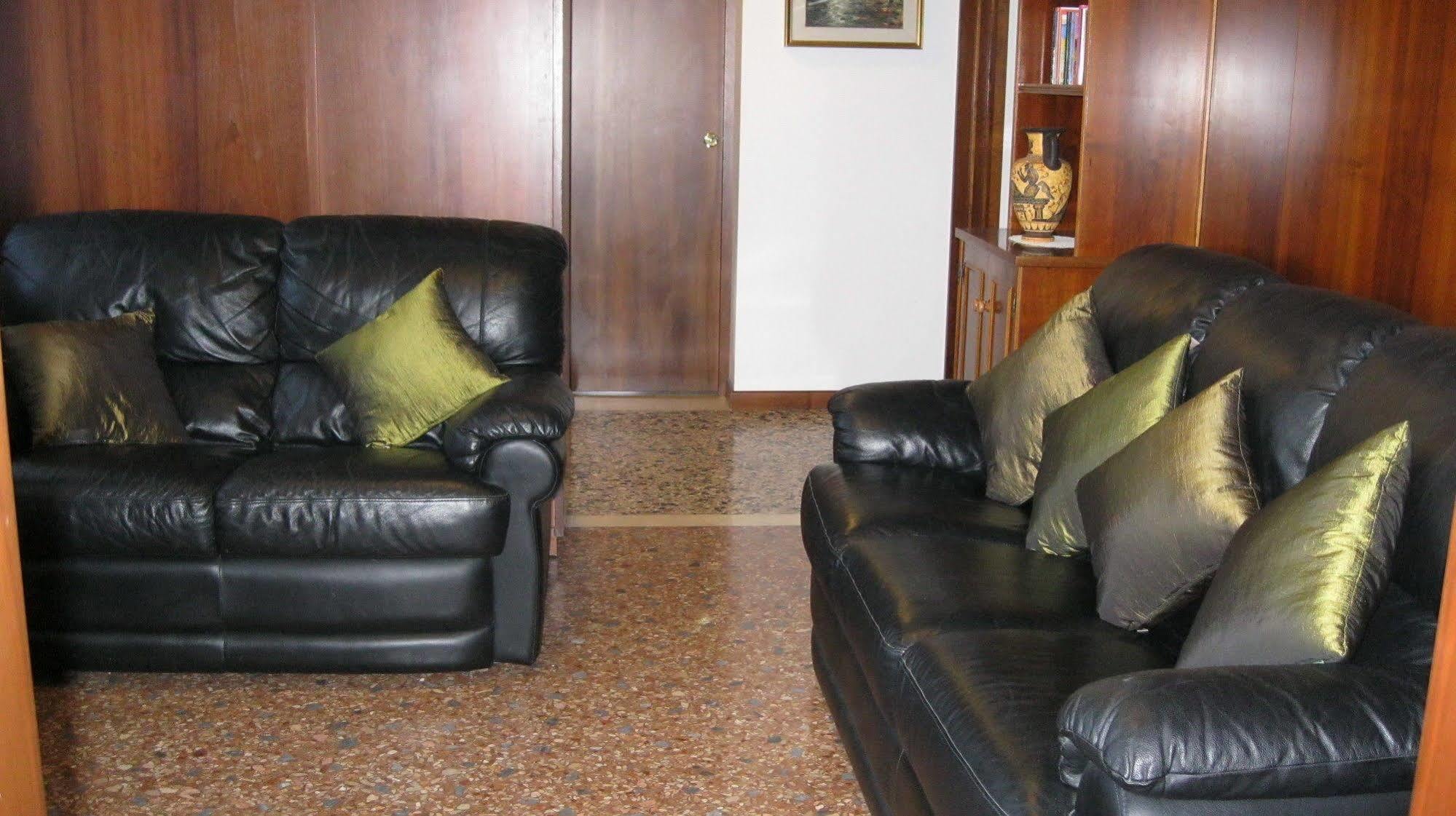 Ca' Delfina Holiday Home Venedik Dış mekan fotoğraf